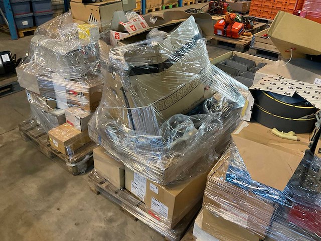 Pallet auto onderdelen - afbeelding 1 van  8