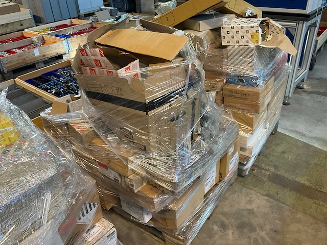 Pallet auto onderdelen - afbeelding 2 van  8