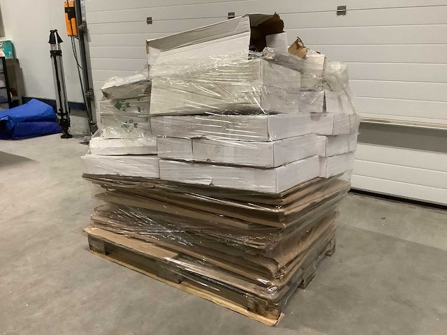 Pallet auto-onderdelen - afbeelding 1 van  4