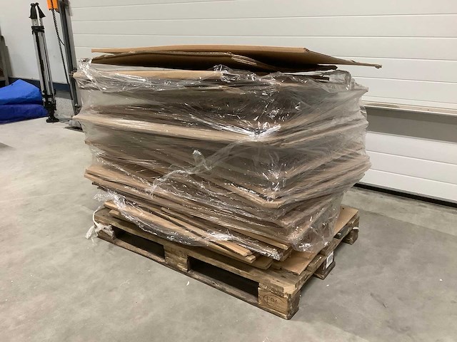 Pallet auto-onderdelen - afbeelding 1 van  3
