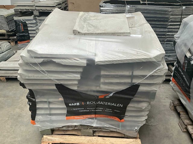 Pallet betonnen afdek tegel 50x50cm - afbeelding 1 van  1