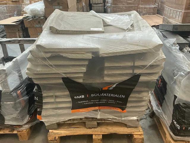 Pallet betontegel 48x49cm - afbeelding 1 van  5