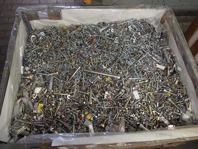 Pallet bevestigings materiaal (876kg totaal) incl pallet - afbeelding 1 van  6