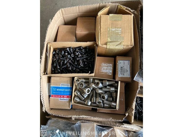Pallet bouten en moeren - afbeelding 6 van  10