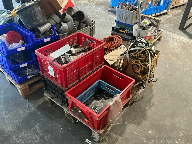 Pallet bouw- en bevestigingsmateriaal - afbeelding 1 van  6