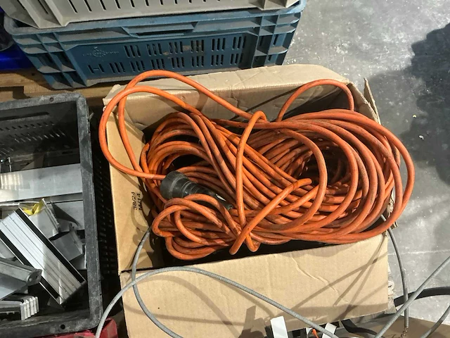 Pallet bouw- en bevestigingsmateriaal - afbeelding 6 van  6