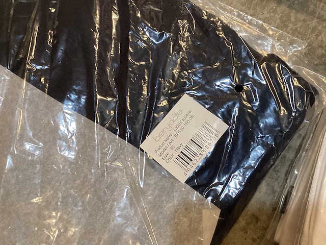 Pallet box ongeopende kleding (ca. 200x) - afbeelding 10 van  10