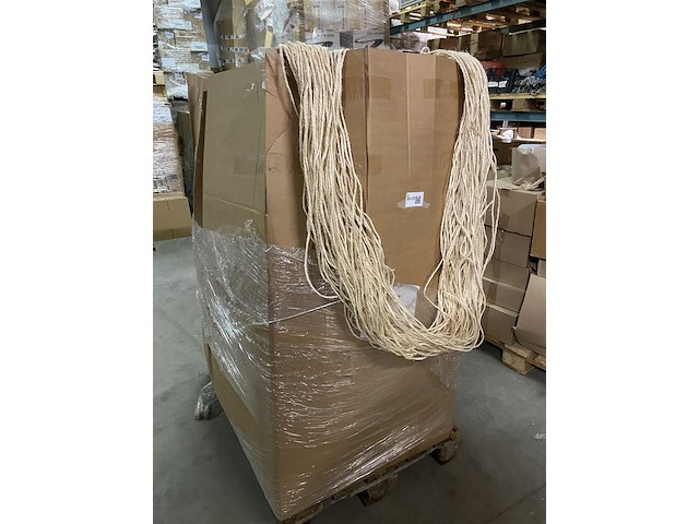 Pallet box vol gesneden sisal touw - afbeelding 1 van  3