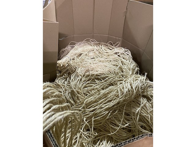 Pallet box vol gesneden sisal touw - afbeelding 2 van  3