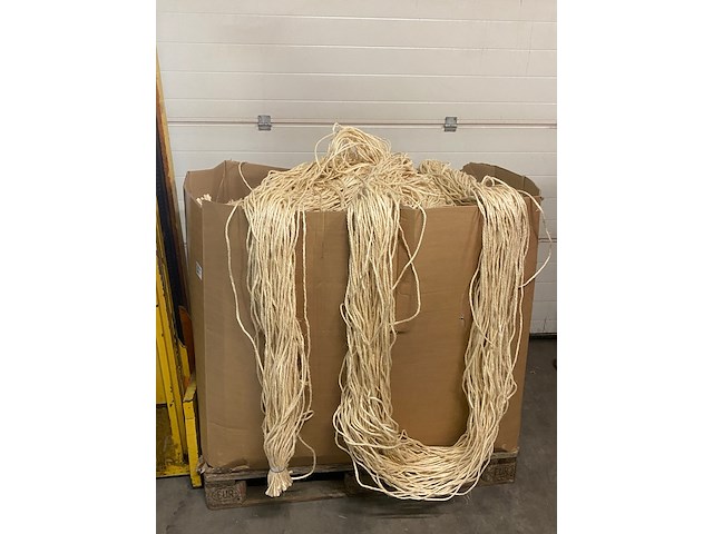 Pallet box vol gesneden sisal touw - afbeelding 1 van  5