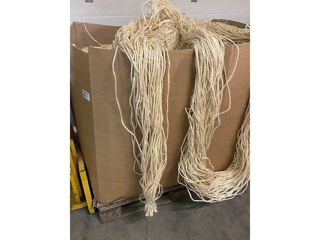 Pallet box vol gesneden sisal touw - afbeelding 2 van  5