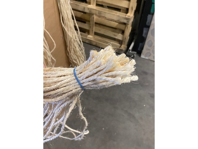 Pallet box vol gesneden sisal touw - afbeelding 3 van  5