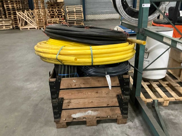 Pallet buizen slangen en installatie materiaal (4x) - afbeelding 3 van  9