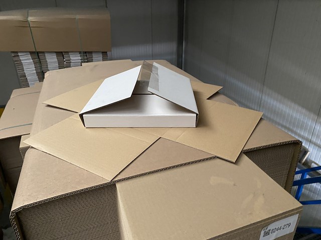 Pallet ca. 1200 stansdoos 260x260x30mm, wit - afbeelding 2 van  3