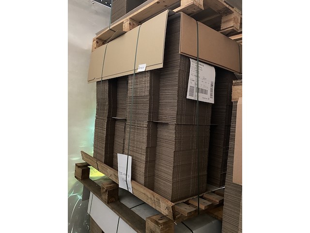 Pallet ca. 1400 stansdoos brievenbus 292x222x21mm, wit - afbeelding 1 van  3