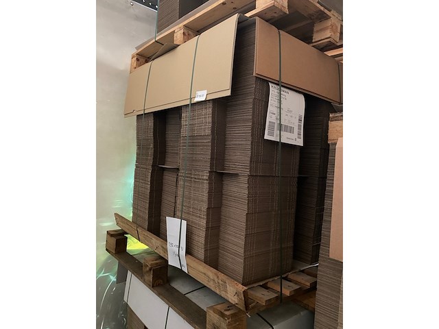 Pallet ca. 1400 stansdoos brievenbus 292x222x21mm, wit - afbeelding 1 van  4