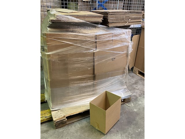 Pallet ca. 400 dozen afmeting 32x23x34cm, bruin - afbeelding 1 van  2