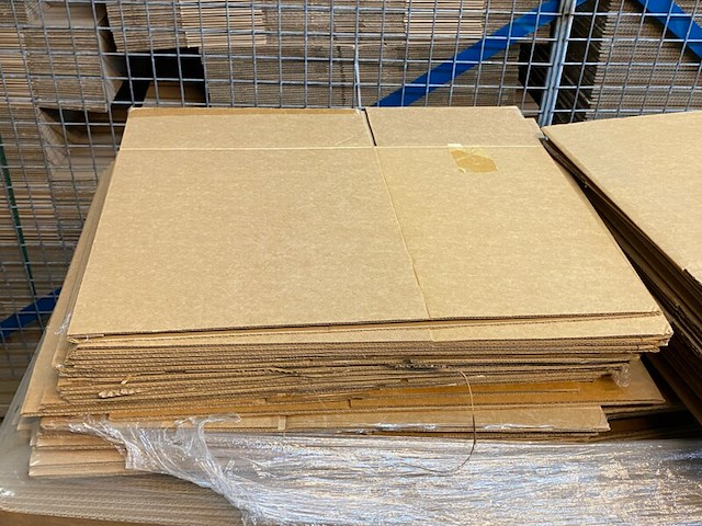 Pallet ca. 400 dozen afmeting 32x23x34cm, bruin - afbeelding 3 van  4
