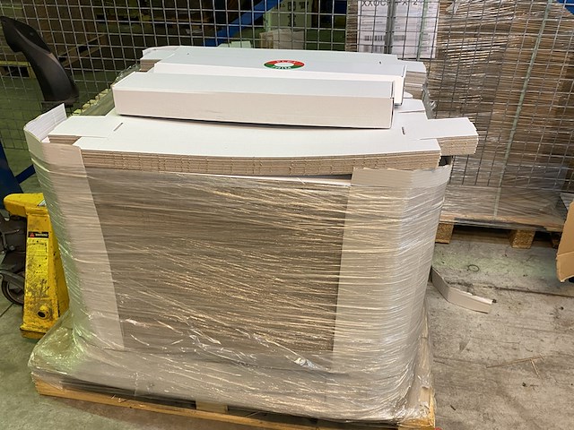 Pallet ca. 900 stansdozen 65x12x7cm, wit - afbeelding 1 van  3