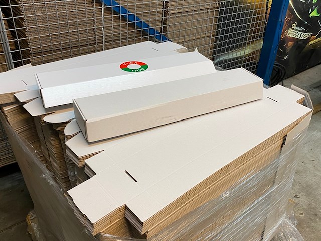 Pallet ca. 900 stansdozen 65x12x7cm, wit - afbeelding 2 van  3
