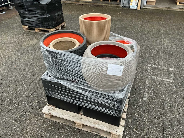 Pallet capi | bloempotten - afbeelding 1 van  7