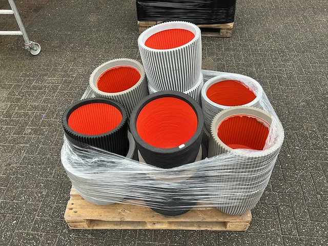 Pallet capi | bloempotten - afbeelding 1 van  7