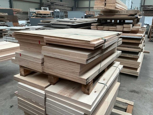 Pallet circa 14m2 multiplex - afbeelding 1 van  2