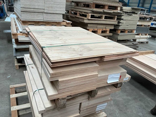 Pallet circa 14m2 multiplex - afbeelding 2 van  2
