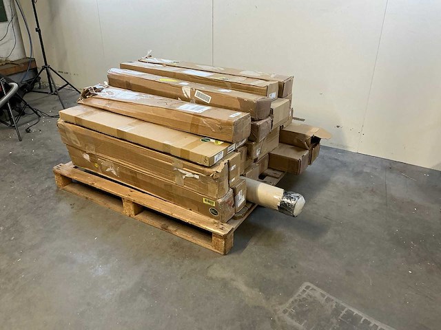 Pallet dakraam rolgordijnen - 23 items - afbeelding 4 van  10