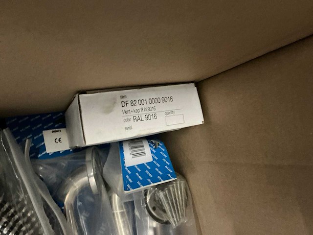 Pallet delabie sanitair accessoires - afbeelding 5 van  8