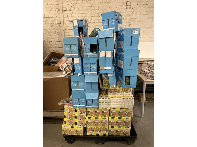 Pallet dierenbenodigdheden vitakraft, friskies - afbeelding 1 van  7