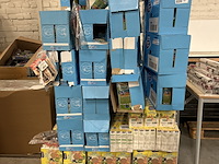Pallet dierenbenodigdheden vitakraft, friskies - afbeelding 1 van  7