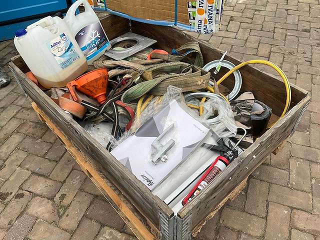 Pallet divers - diverse bouwmaterialen - afbeelding 2 van  4