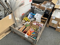 Pallet divers - diverse retourgoederen - afbeelding 1 van  7