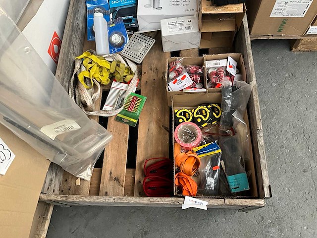 Pallet divers - diverse retourgoederen - afbeelding 2 van  7