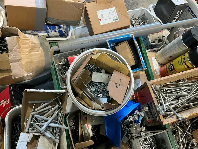Pallet divers bevestigingsmateriaal - afbeelding 1 van  14