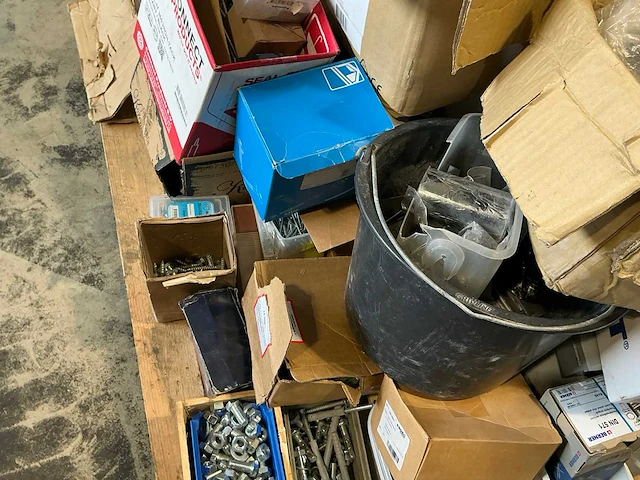 Pallet divers bevestigingsmateriaal - afbeelding 12 van  15