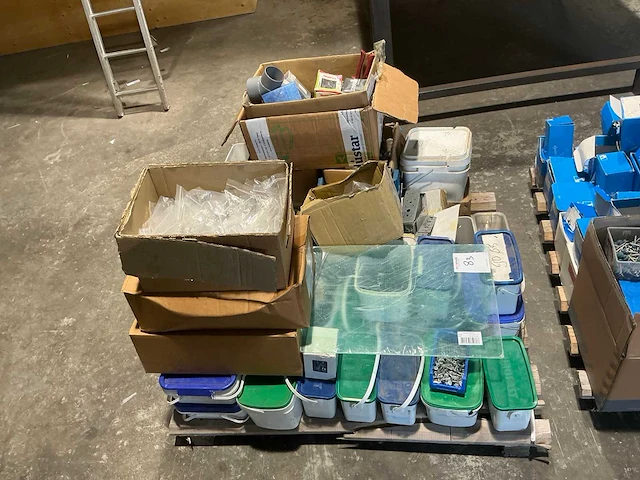 Pallet divers bevestigingsmateriaal - afbeelding 1 van  9