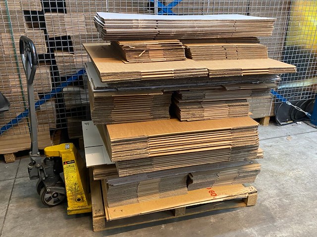 Pallet diverse afmetingen verzenddozen - afbeelding 1 van  4