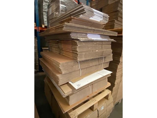 Pallet diverse afmetingen verzenddozen - afbeelding 1 van  4