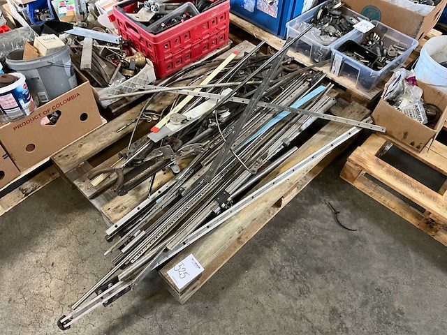 Pallet diverse boot-onderdelen - afbeelding 1 van  4