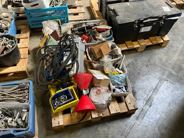 Pallet diverse boot-onderdelen - afbeelding 1 van  6