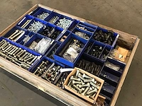 Pallet diverse bouten en moeren - afbeelding 1 van  4