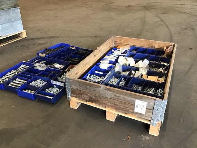 Pallet diverse bouten en moeren - afbeelding 2 van  4