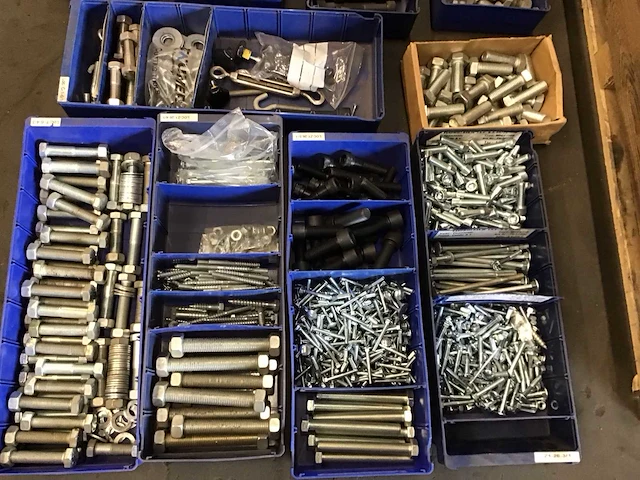 Pallet diverse bouten en moeren - afbeelding 4 van  4
