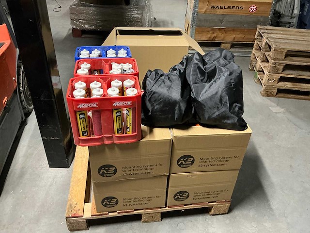 Pallet diverse bouwmaterialen - afbeelding 2 van  6