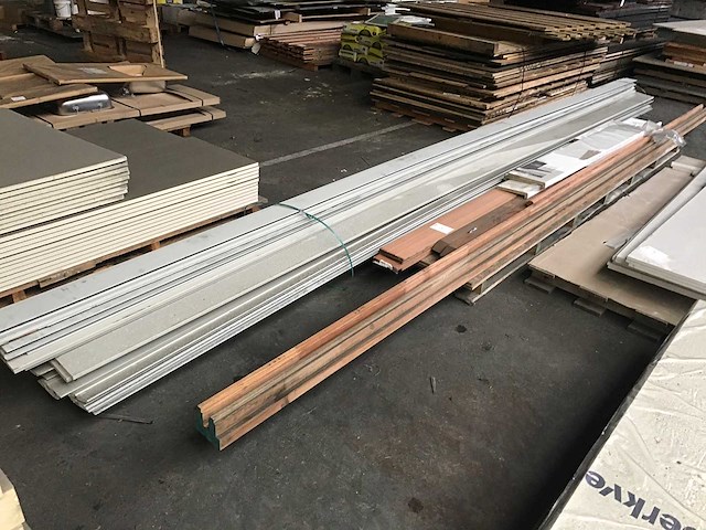 Pallet diverse bouwmaterialen - afbeelding 1 van  4