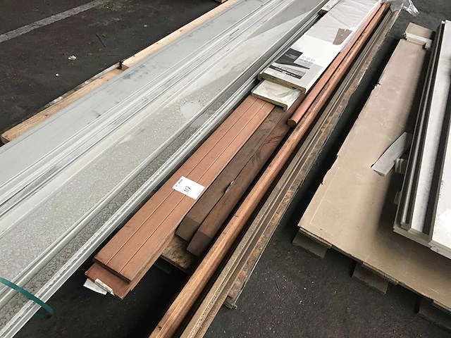 Pallet diverse bouwmaterialen - afbeelding 2 van  4