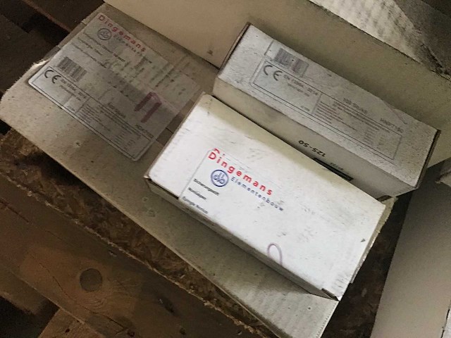 Pallet diverse bouwmaterialen - afbeelding 2 van  3