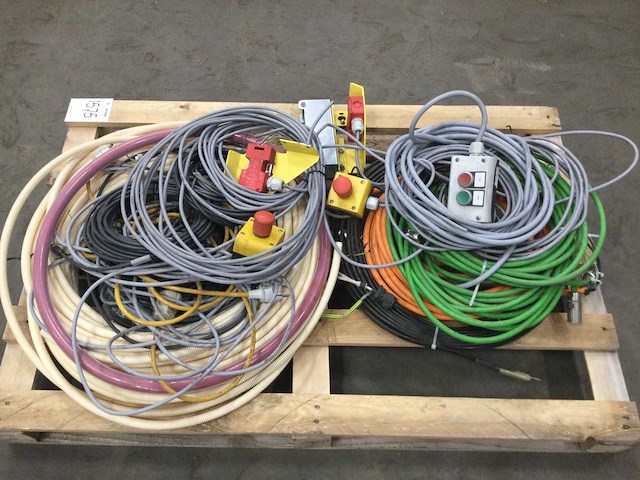 Pallet diverse electrakabel en slangen - afbeelding 1 van  6